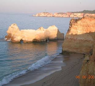 Strand mit Klippenlandschaft in Praia da Rocha