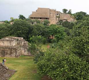 Im Hintergrund Sac Xoc Naj