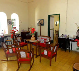 Gang durch das Landhaus zum Restaurant 