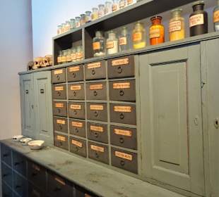 In einer historischen Apotheke