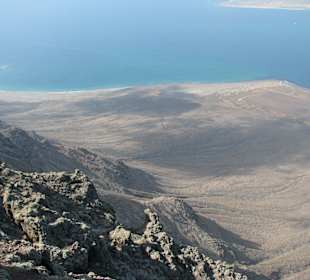Strand und Salinen Fuße des Risco de Famara 