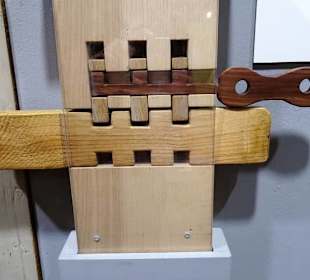 Modell eines Fallstiftriegelschlosses