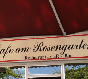 Kaffeepause beim Café am Rosengarten