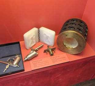 Im Museum des Café Niederegger