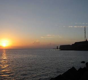 Sonnenuntergang von der Kaimauer aus