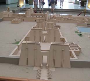 Modell des Karnak-Tempels