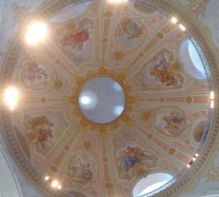 In der Frauenkirche, Blick hoch in die Kuppel