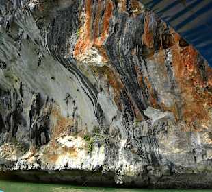 Farbiger Kalksteinfels