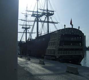 Dreidecker im Hafen von Malaga