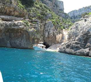 Die "Helios" in der Cala Pasta