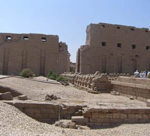 Karnak - Tempel von außen.