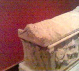 Одно из надгробий