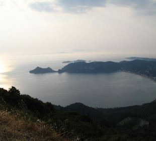 Blick auf die Bucht von Agios Georgios