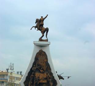 Denkmal vor dem Stadtrand