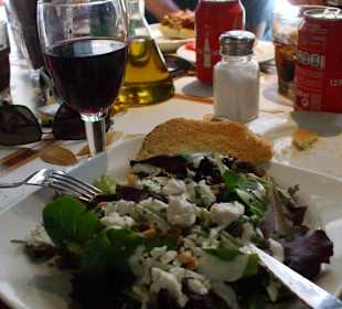 Salat mit Rucola und Ziegenkäse