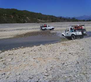 Jeepsafari ab durch's Wasser