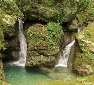 Einer von vielen kl. Wasserfällen