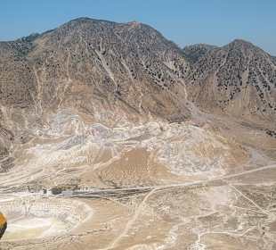 Von Nikia hat man einen tollen Blick auf die Calde