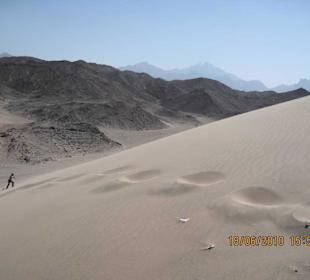 Sandige Seite des Berges 