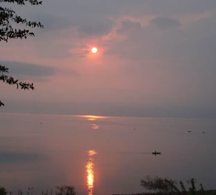 Zachód słońca nad jeziorem Atitlan