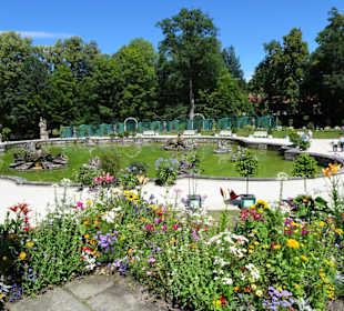 Garten am Wasserbecken der Oberen Grotte