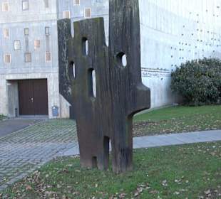 Skulptur Durchbrochene Fläche im Raum