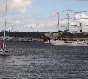 Segler zur "Kieler Woche"