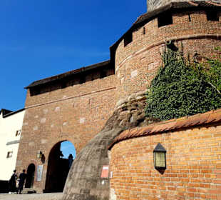 Am zweiten Eingang zur Burg