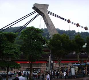 Metrostation mit Markt