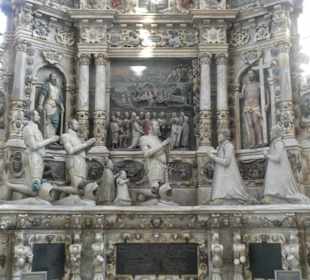 Detailansicht vom Alabaster-Epitaph in St. Moriz