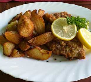Sizilianisches Schnitzel mit Kartoffelspalten