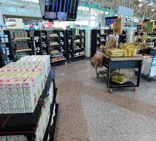 Nach der Sicherheitskontrolle im Flughafen Olbia