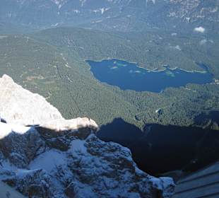 Bick von der Zugspitze auf den Eibsee