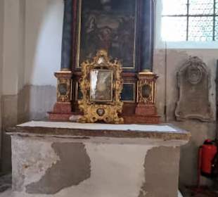 Viele kleinere Altare