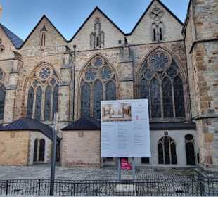 Ganze Breite mit Info Schild