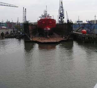 ... eine Hafenrundfahrt, die ist lustig.