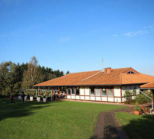 Clubhaus mit Terrasse
