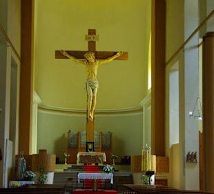 Die Kirche in Timau gleich daneben