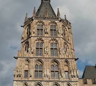 Beim historischen Rathaus von Köln