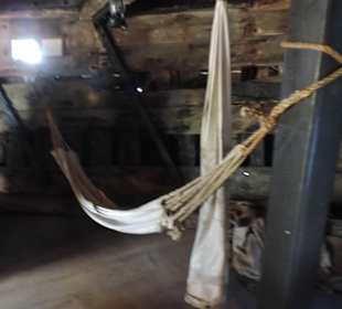 Alter Bootsrumpf begehbar