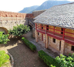 Im Innenhof des Fort Liberia