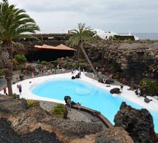 Das weiße Schwimmbad