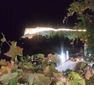 Beleuchtete Akropolis bei Nacht