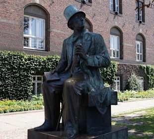 Hans Christian Andersen-Denkmal -Neben dem Rathaus