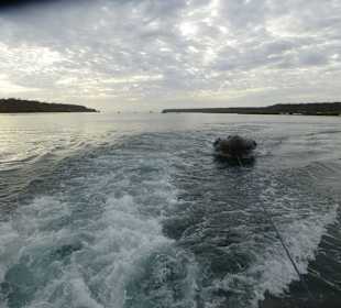 Das Schlauchboot wird zum übersetzen gebraucht
