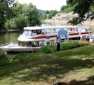 Die "Europa" an der Anlegestelle Tanzwerder