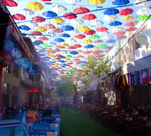 Rainbow Street (o.Ä.) in der Altstadt Antalya