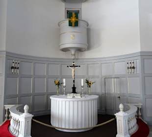 Im Altar-Raum der Martinskirche
