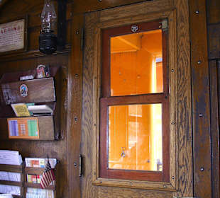 Tür in der "Holzklasse"