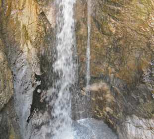 Wasserfall entlang der Schlucht